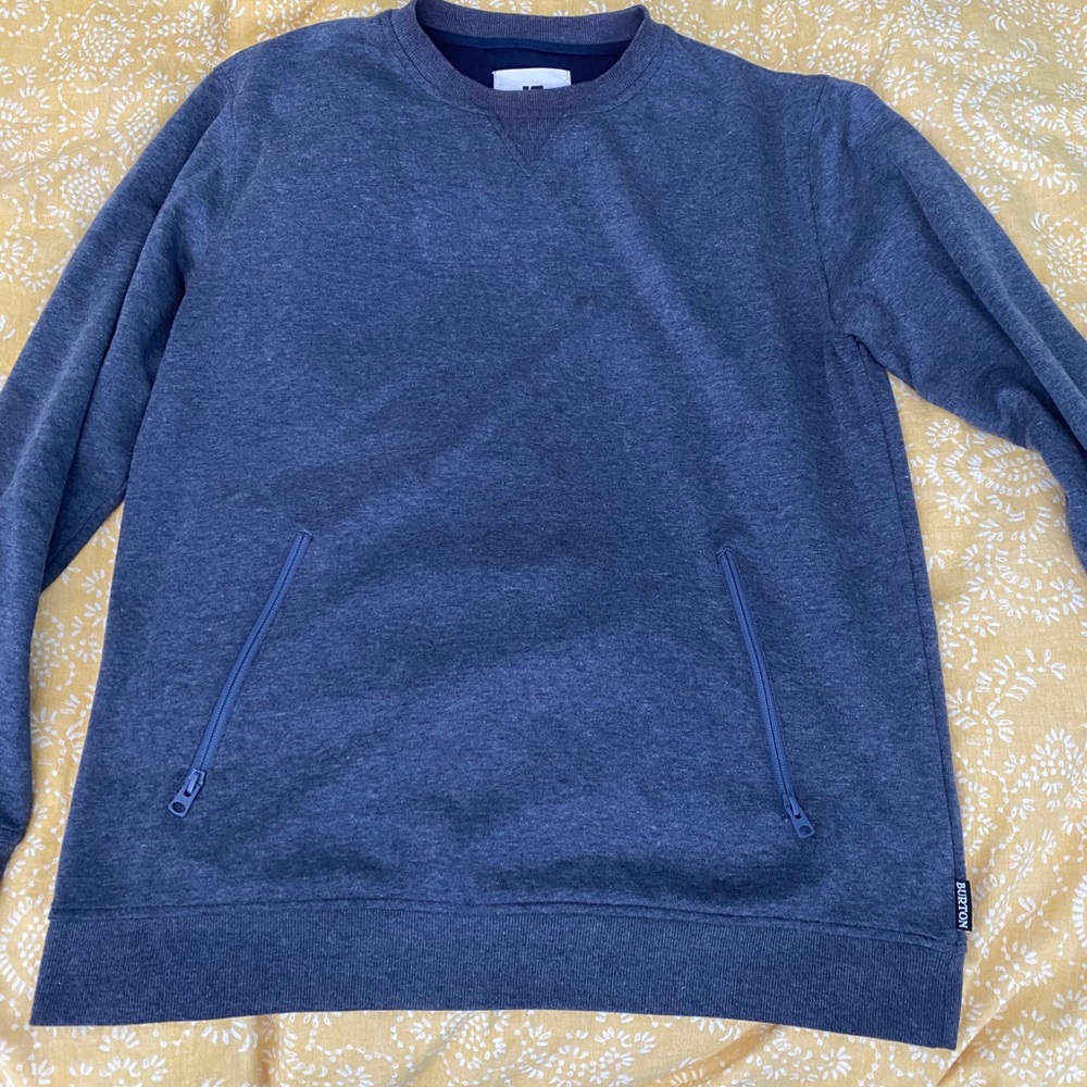 Crewneck sweatshirt with kangaroo pocket